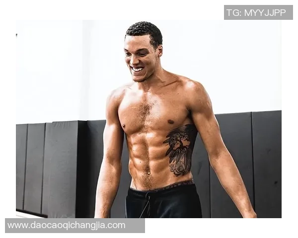 国际男足球星展示完美腹肌魅力 引领健身潮流与时尚风潮