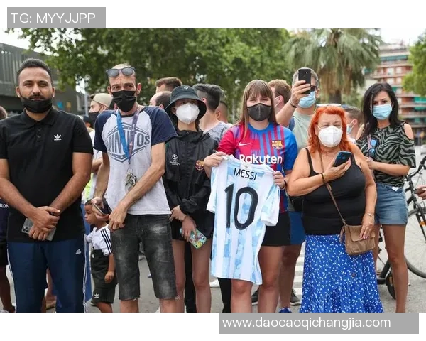 足球巨星泪洒赛场背后原因揭晓球迷感动落泪心酸瞬间引发热议